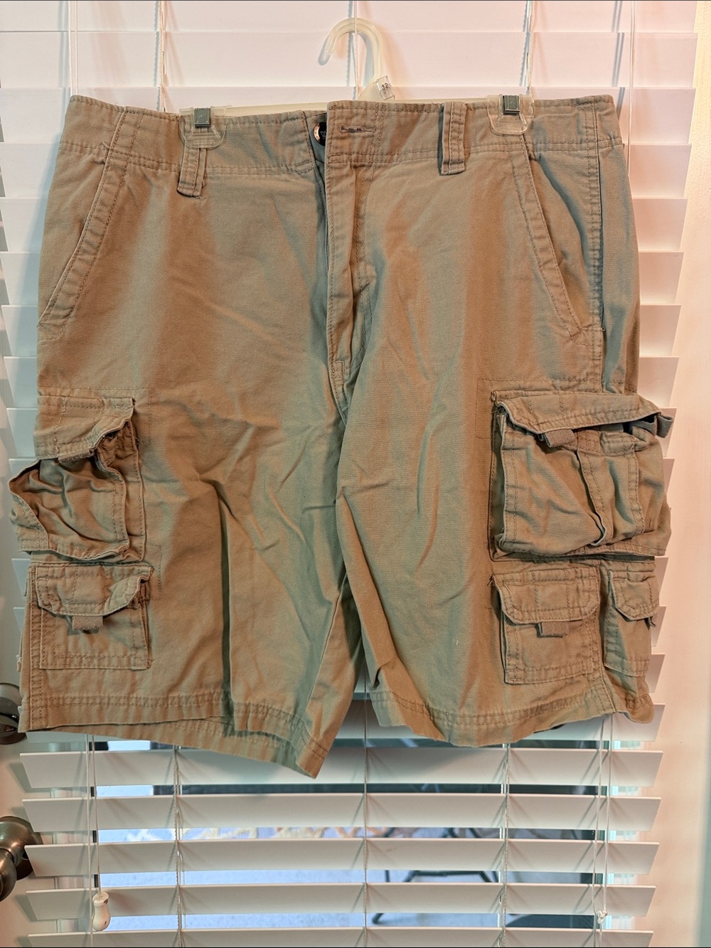 EUC PLUGG Men's Cargo Shorts Size 34